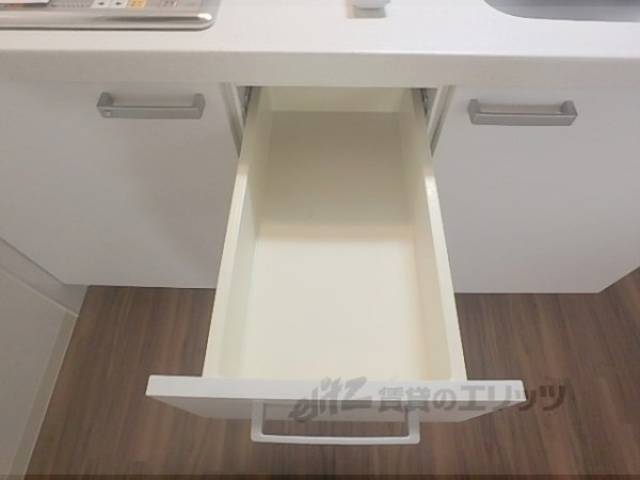 キッチン　収納下部