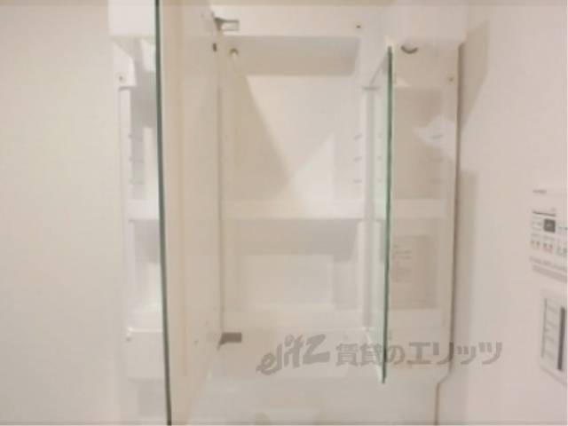 洗面所　収納上部
