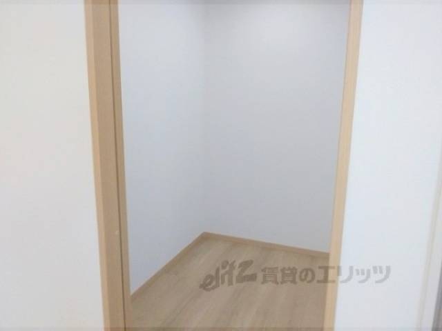 洋室　収納