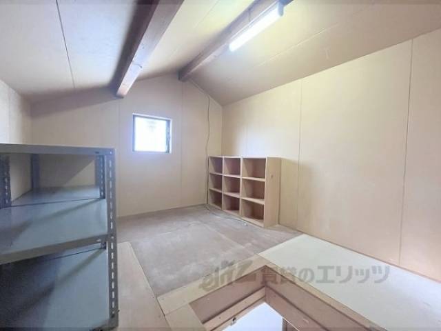 屋根裏収納