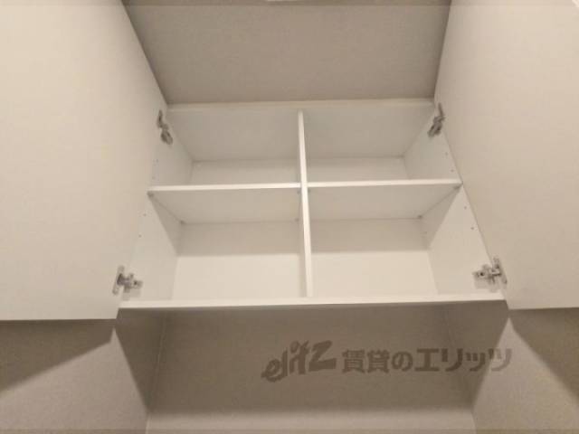 トイレ　上部収納
