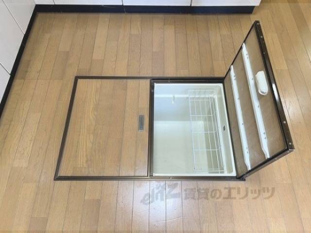 キッチン　床下収納