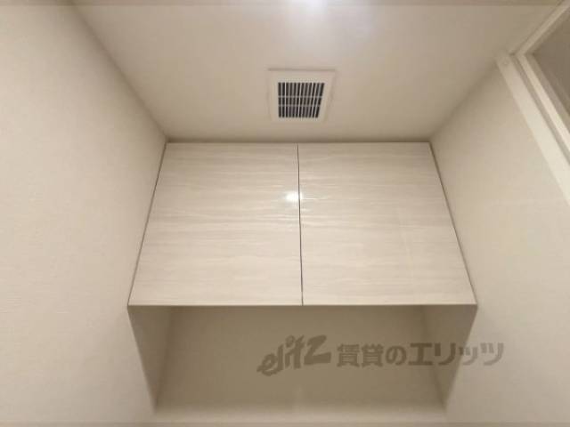 トイレ　上部収納