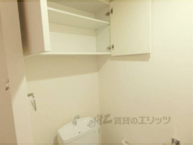 トイレ　上部収納棚