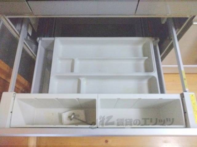 キッチン　収納下部