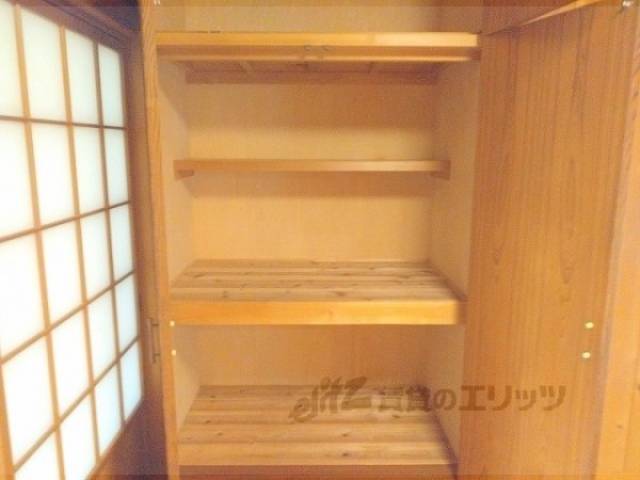 洋室　収納