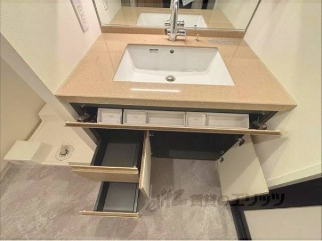 洗面所　下部収納