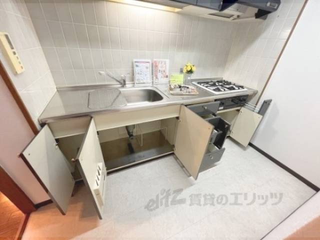 キッチン　収納下部