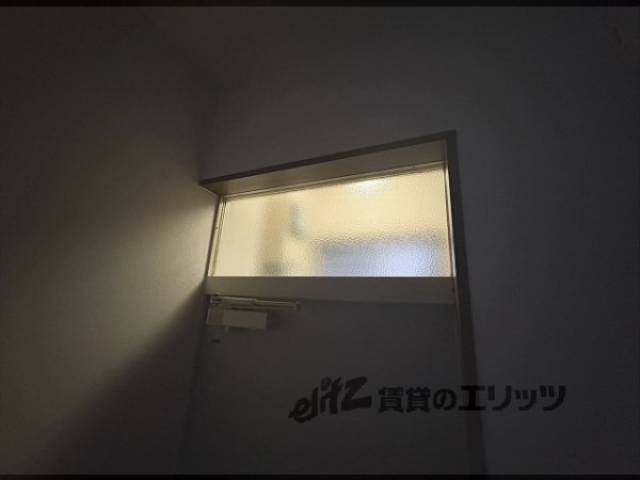 玄関　小窓
