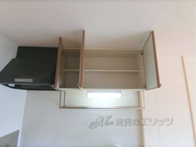 キッチン　上部収納棚