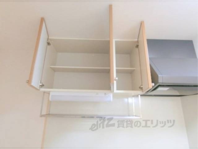 キッチン　上部収納棚