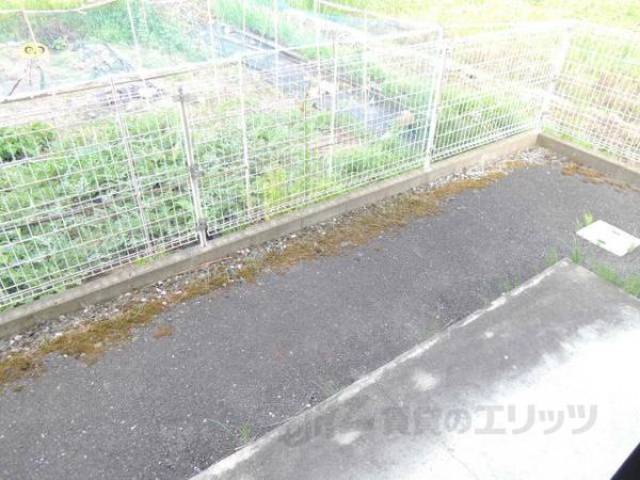 バルコニー　画像は1Ｆの部屋のものとなります。