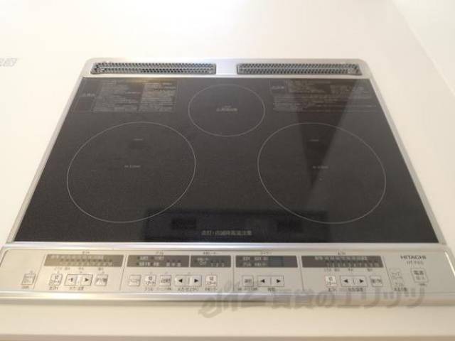 キッチン　画像は反転タイプの部屋のものとなります。