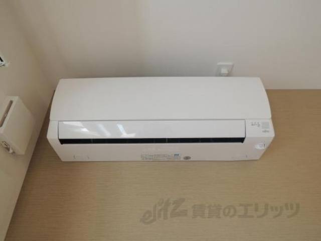エアコン　画像は反転タイプの部屋のものとなります。