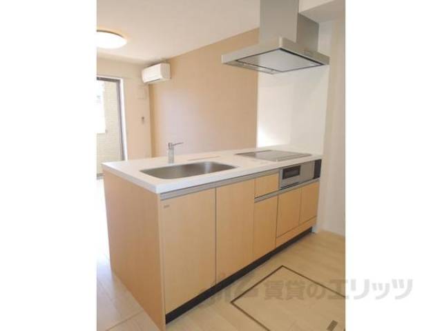 キッチン　画像は反転タイプの部屋のものとなります。