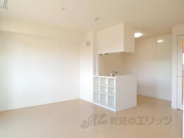 リビング　画像は203号室のものです。