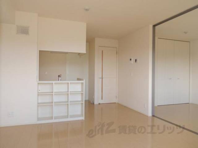 リビング　画像は203号室のものです。