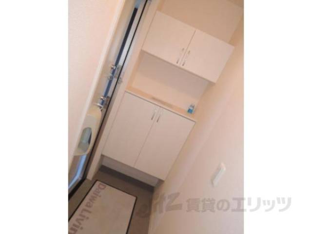 玄関　画像は203号室のものです。