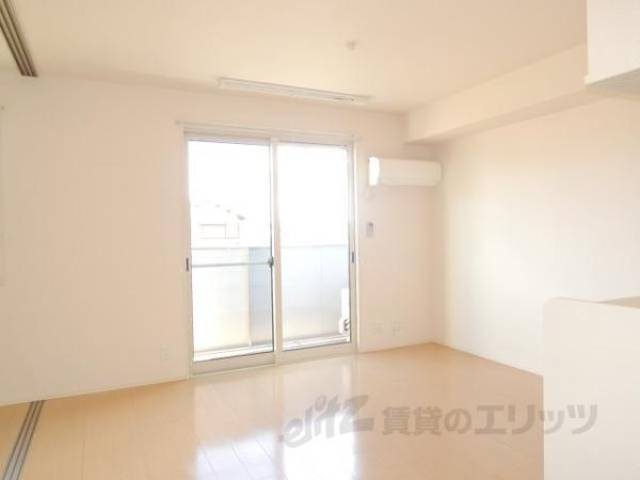 リビング　画像は203号室のものです。