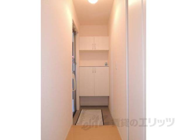 玄関　画像は203号室のものです。
