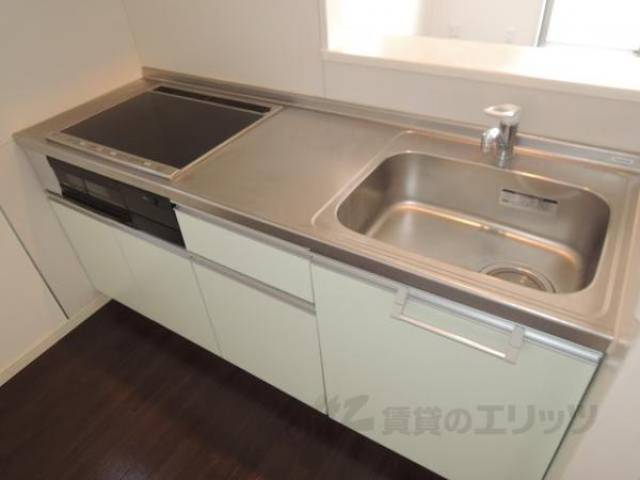 キッチン　写真は201号室のものです