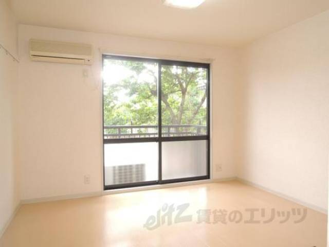 居室　画像は１Ｆ同タイプの部屋のものとなります。