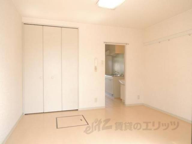 居室　画像は１Ｆ同タイプの部屋のものとなります。