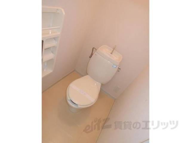 トイレ　画像は１Ｆ同タイプの部屋のものとなります。