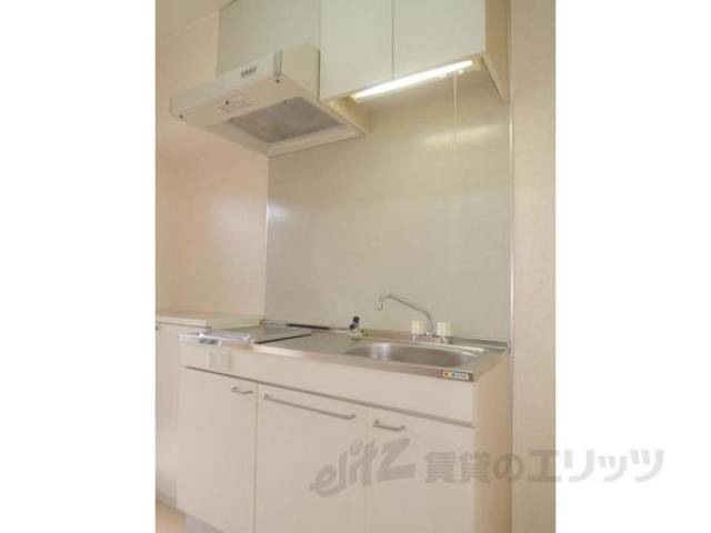 キッチン　画像は１Ｆ同タイプの部屋のものとなります。