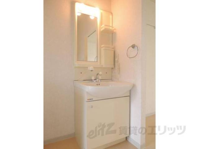 洗面所　画像は１Ｆ同タイプの部屋のものとなります。