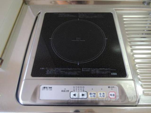 キッチン　画像は１Ｆ同タイプの部屋のものとなります。