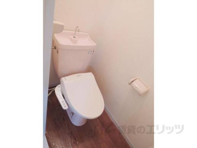 トイレ　画像は反転タイプの部屋のものです。