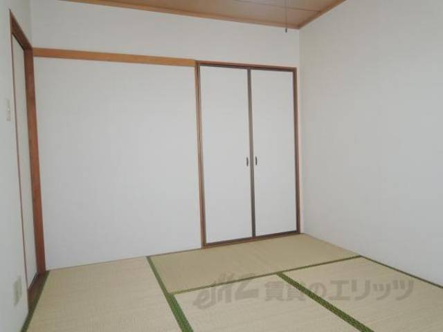 和室　画像は反転タイプの部屋のものです。