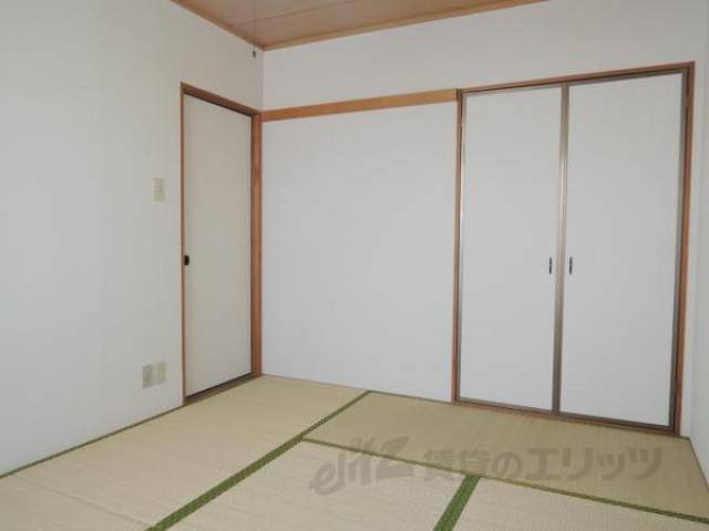 和室　画像は反転タイプの部屋のものです。