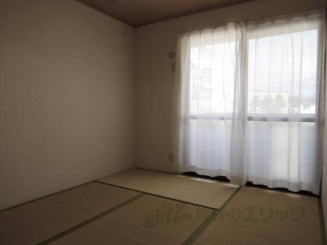 和室　画像は反転タイプの部屋のものです。