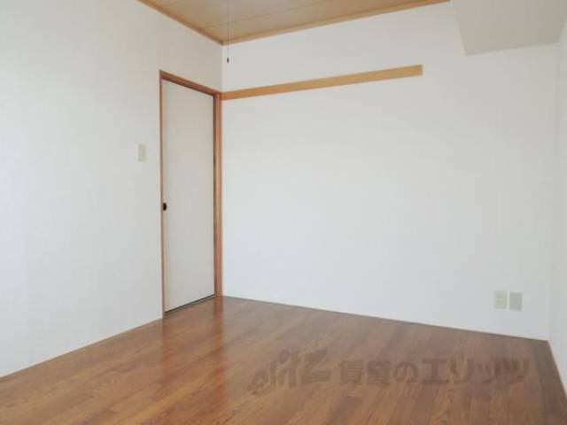 洋室　画像は反転タイプの部屋のものです。