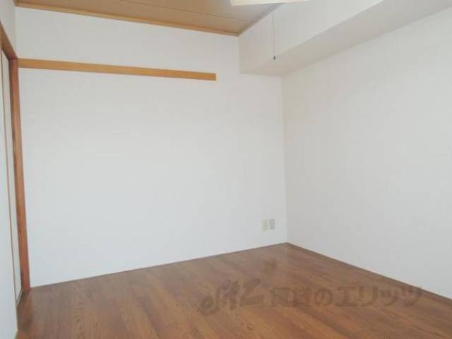 洋室　画像は反転タイプの部屋のものです。