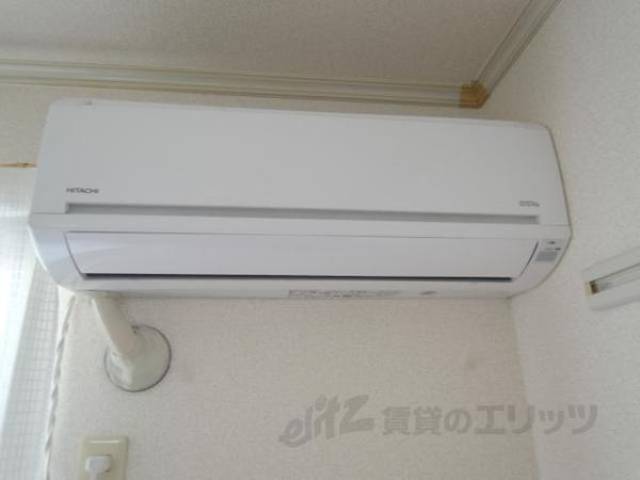 エアコン　画像は反転タイプの部屋のものです。