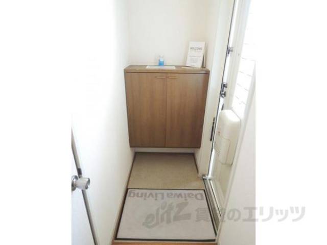 玄関　画像は反転タイプの部屋のものです。