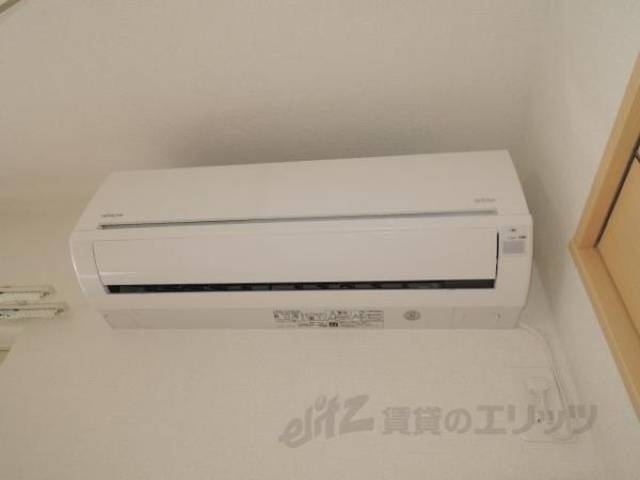 エアコン　画像は反転タイプの部屋のものです。