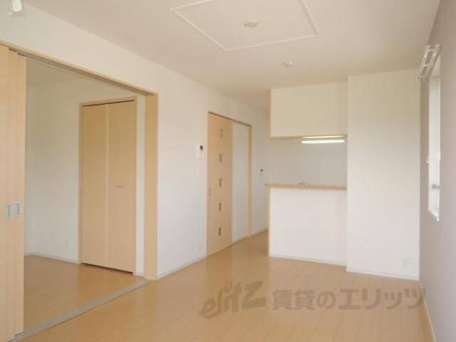 リビング　画像は反転タイプの部屋のものです。