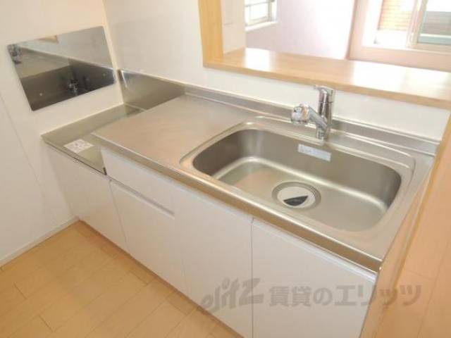 キッチン　画像は反転タイプの部屋のものです。