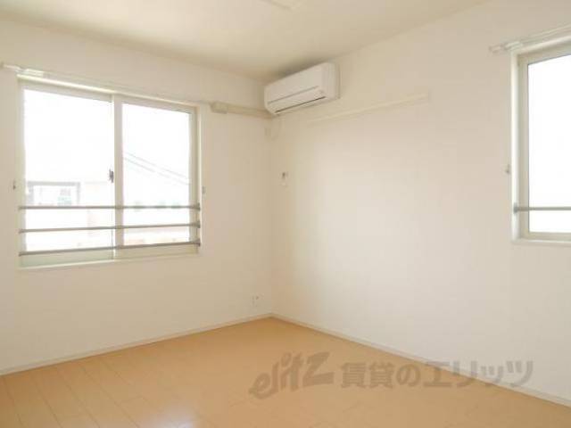 洋室　画像は反転タイプの部屋のものです。