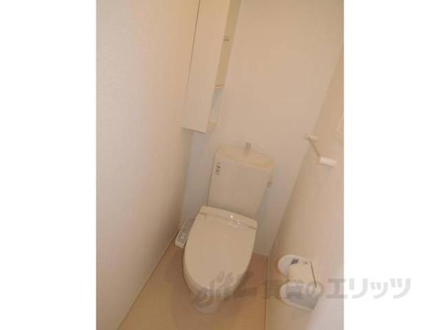 トイレ　画像は反転タイプの部屋のものです。