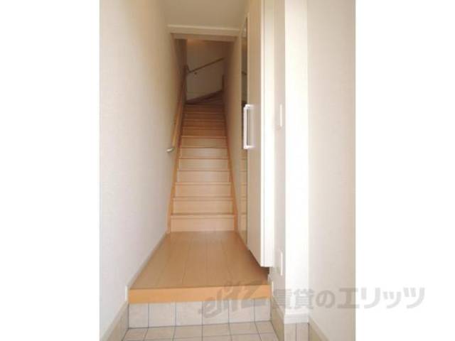 玄関　画像は反転タイプの部屋のものです。