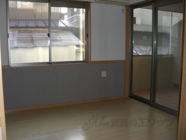 居室　【明かりがついていない居室】