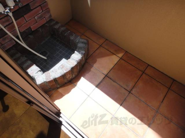 バルコニー　小さい洗い場付き◎