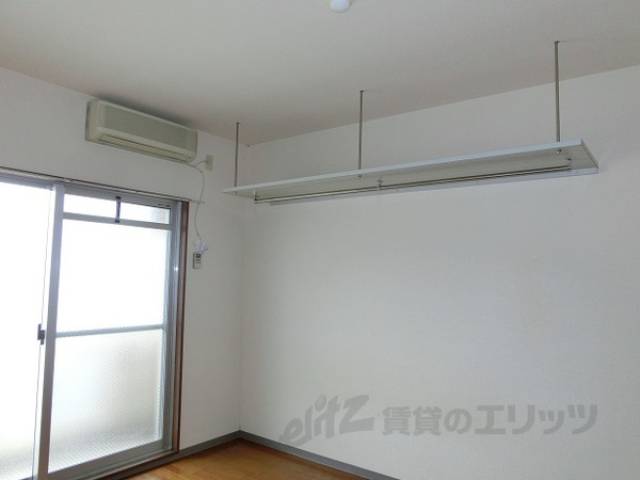 収納　吊り収納も有るので、お部屋をスッキリと出来ます。