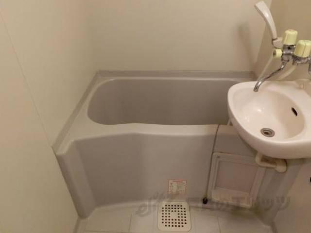 風呂　お風呂同様に洗面でお湯が使えるので便利です