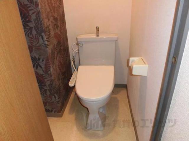 トイレ　ウォシュレットに交換済み